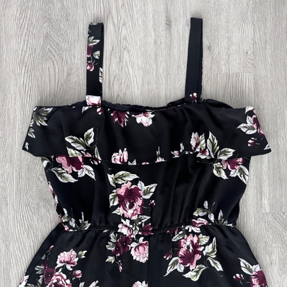 No Boundaries Junior's Black Floral Ruffled Jumpsuit Size XL - Picture 6 of 10